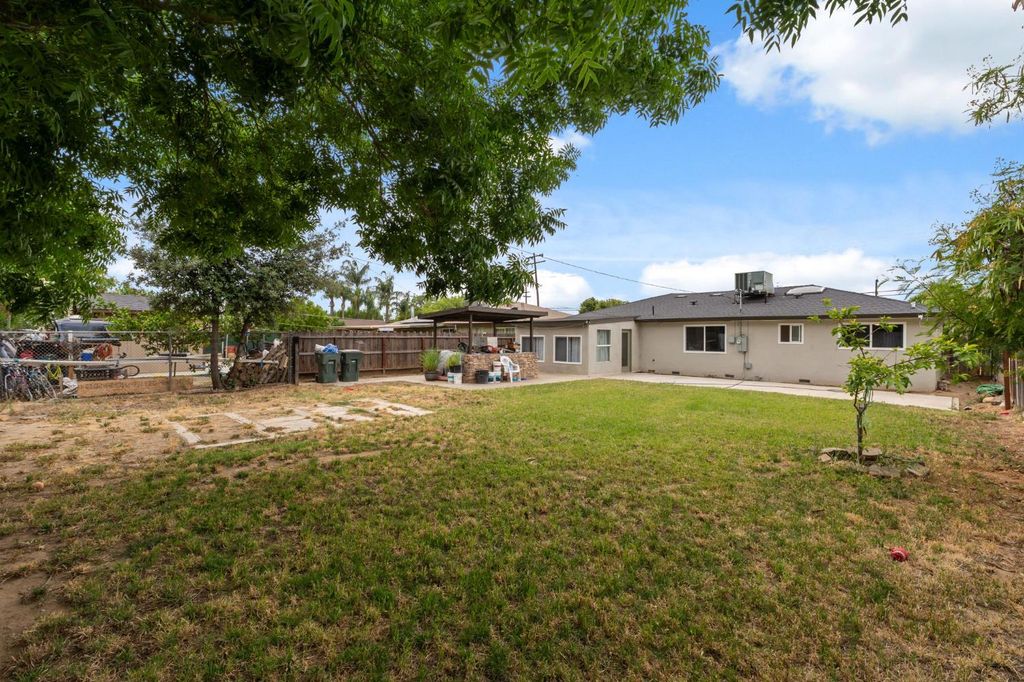 Image 34 of property listing at 1370 N Willow Avenue, Fresno, CA 93727