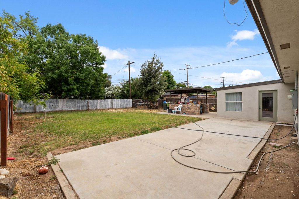 Image 39 of property listing at 1370 N Willow Avenue, Fresno, CA 93727