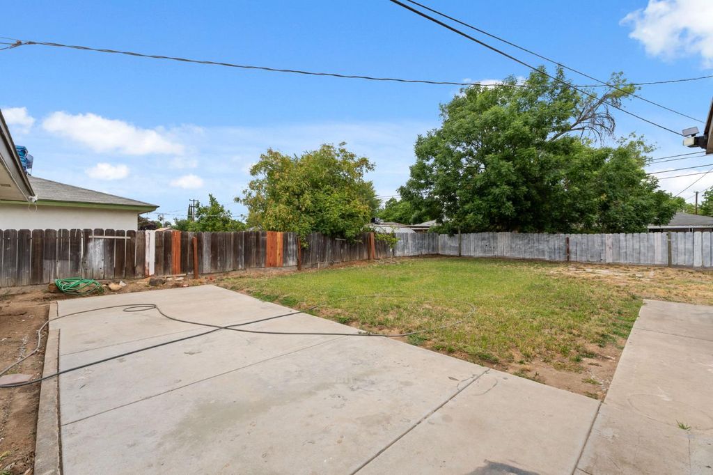 Image 41 of property listing at 1370 N Willow Avenue, Fresno, CA 93727