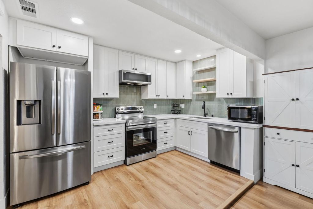 Image 9 of property listing at 1370 N Willow Avenue, Fresno, CA 93727