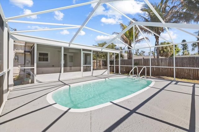 124 85TH AVENUE N, St Petersburg, FL 33702