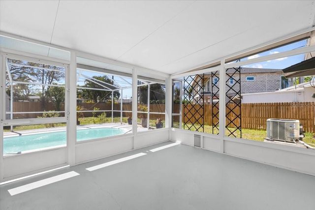 124 85TH AVENUE N, St Petersburg, FL 33702