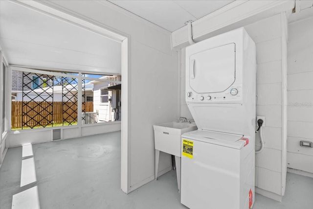 124 85TH AVENUE N, St Petersburg, FL 33702