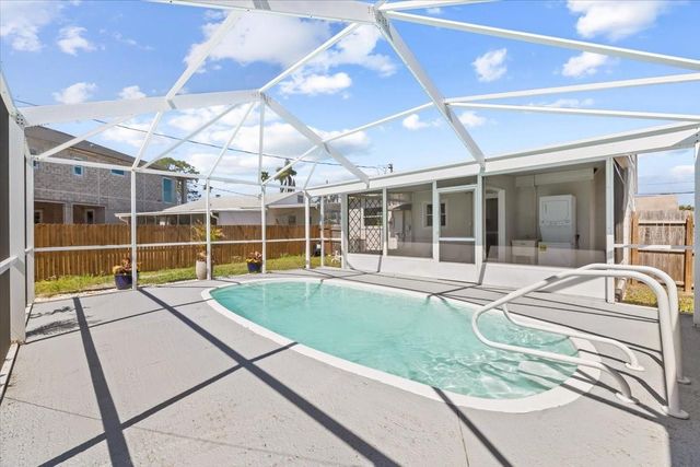 124 85TH AVENUE N, St Petersburg, FL 33702