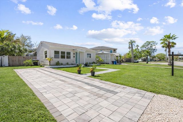 124 85TH AVENUE N, St Petersburg, FL 33702