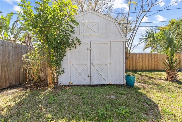 124 85TH AVENUE N, St Petersburg, FL 33702