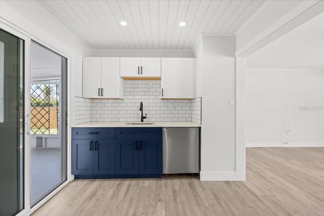 124 85TH AVENUE N, St Petersburg, FL 33702