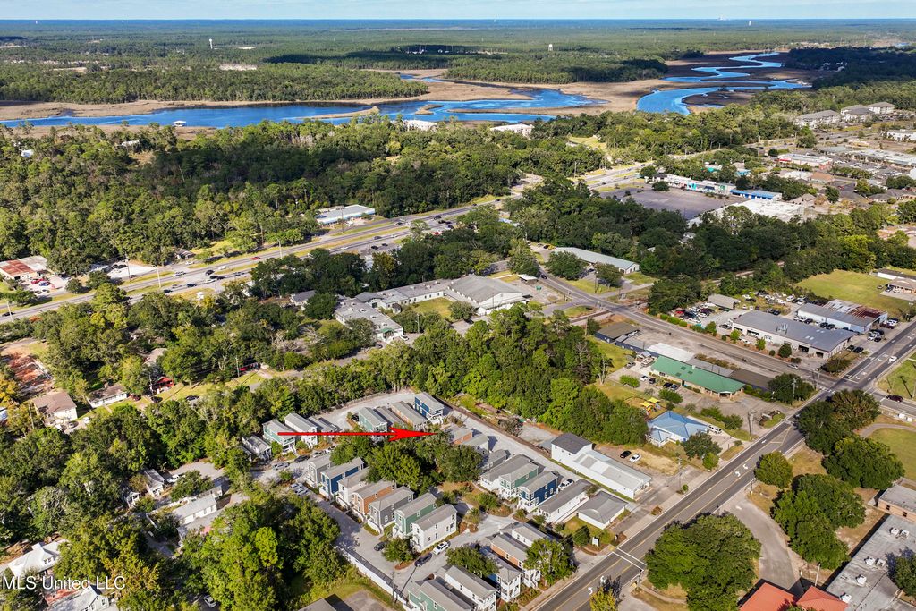 2207 Government Street, 13, Ocean Springs, MS 39564