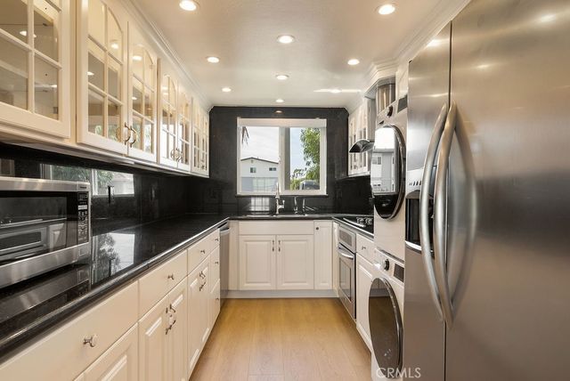 1088 Buckingham Lane, Newport Beach, CA 92660