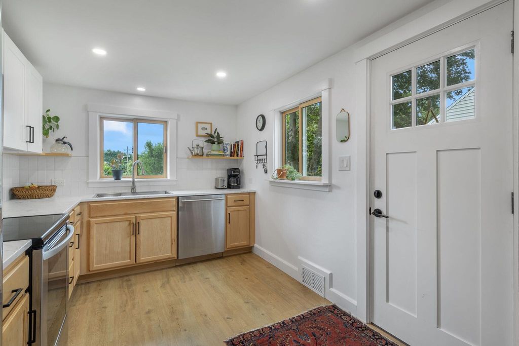 1232 Broadway, South Portland, ME 04106 — photo 4