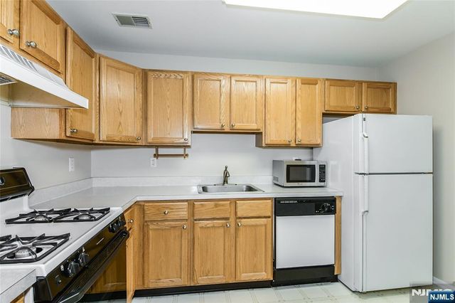2055 Charles Court, Mahwah, NJ 07430