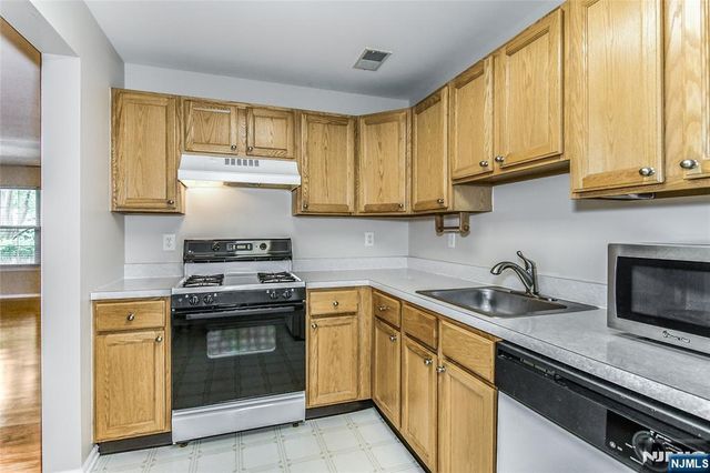 2055 Charles Court, Mahwah, NJ 07430
