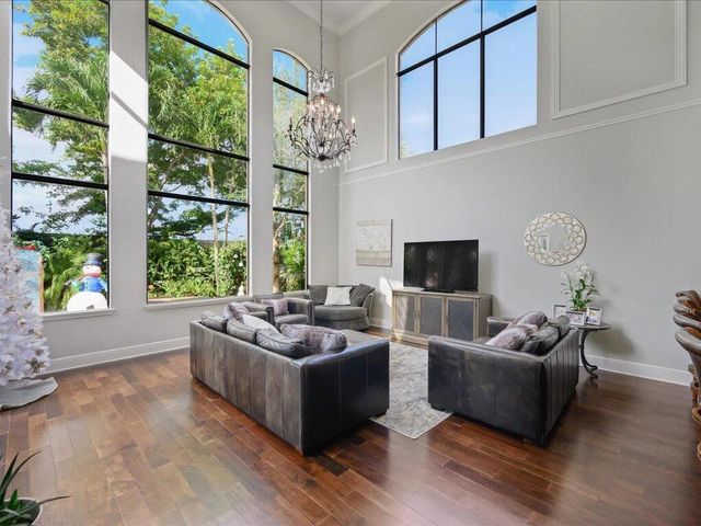 10596 Versailles Boulevard, Wellington, FL 33449