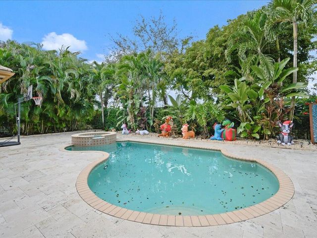 10596 Versailles Boulevard, Wellington, FL 33449