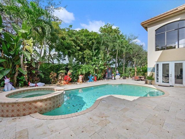 10596 Versailles Boulevard, Wellington, FL 33449