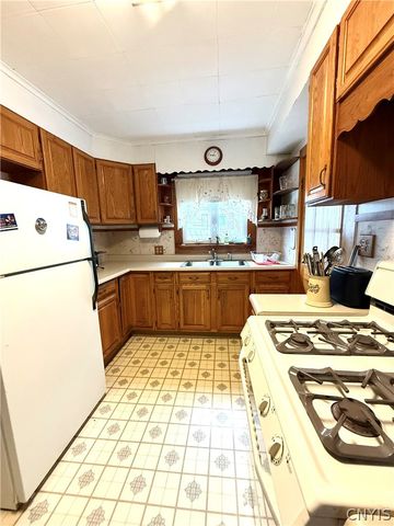 65 Perry Street, Auburn, NY 13021