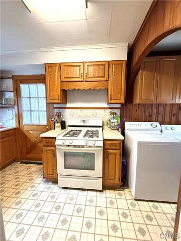 65 Perry Street, Auburn, NY 13021