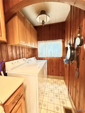 65 Perry Street, Auburn, NY 13021