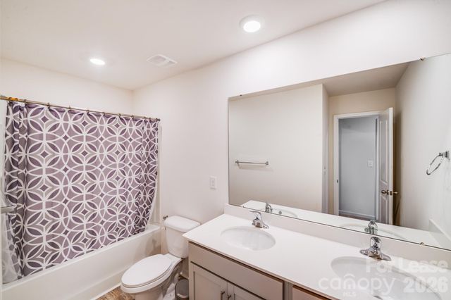 7411 Foxgate Circle, Charlotte, NC 28215