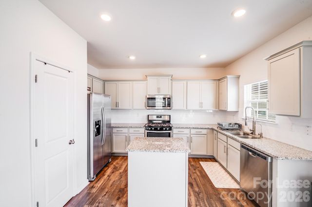 7411 Foxgate Circle, Charlotte, NC 28215