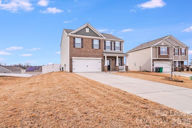 7411 Foxgate Circle, Charlotte, NC 28215