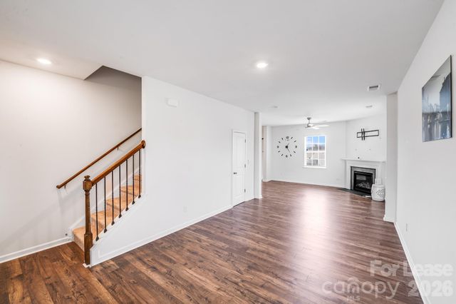 7411 Foxgate Circle, Charlotte, NC 28215