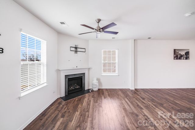 7411 Foxgate Circle, Charlotte, NC 28215