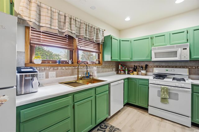 105 W North C Street, Gas City, IN 46933