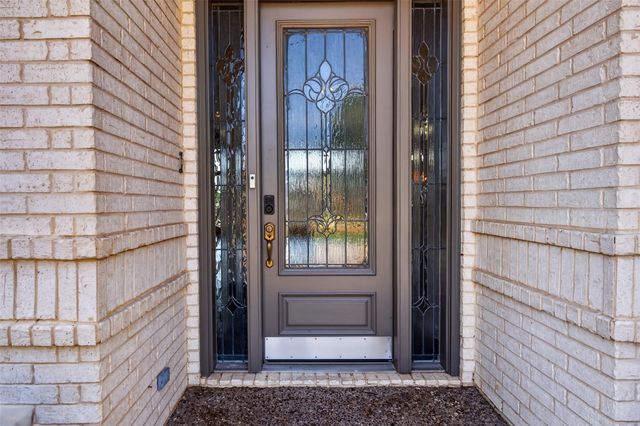 2612 Waters Edge Drive, Granbury, TX 76048