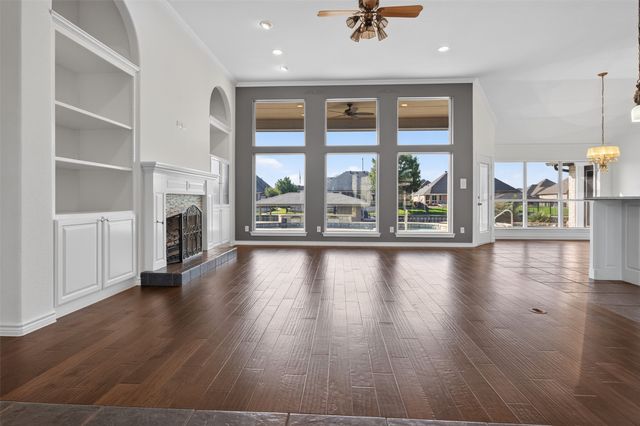 2612 Waters Edge Drive, Granbury, TX 76048