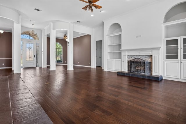2612 Waters Edge Drive, Granbury, TX 76048