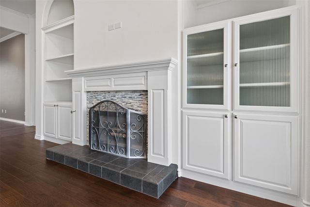 2612 Waters Edge Drive, Granbury, TX 76048
