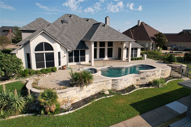 2612 Waters Edge Drive, Granbury, TX 76048