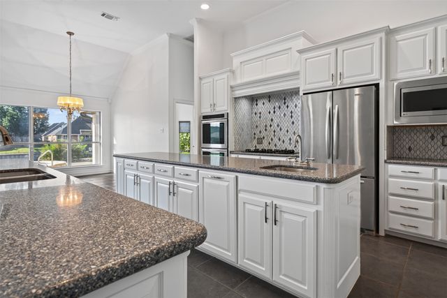 2612 Waters Edge Drive, Granbury, TX 76048