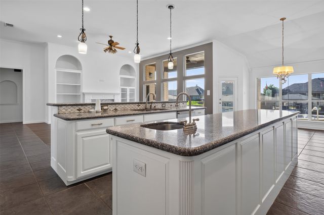 2612 Waters Edge Drive, Granbury, TX 76048