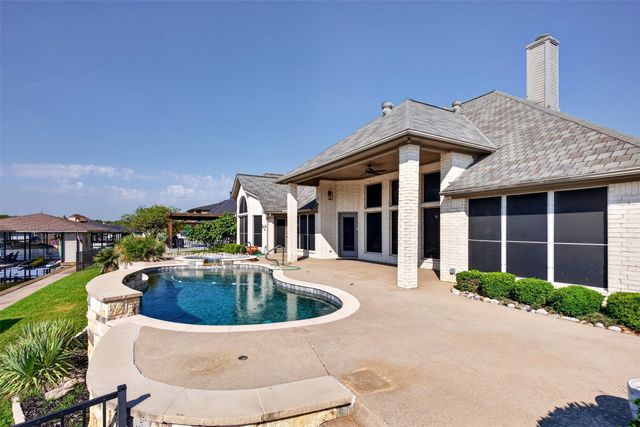 2612 Waters Edge Drive, Granbury, TX 76048