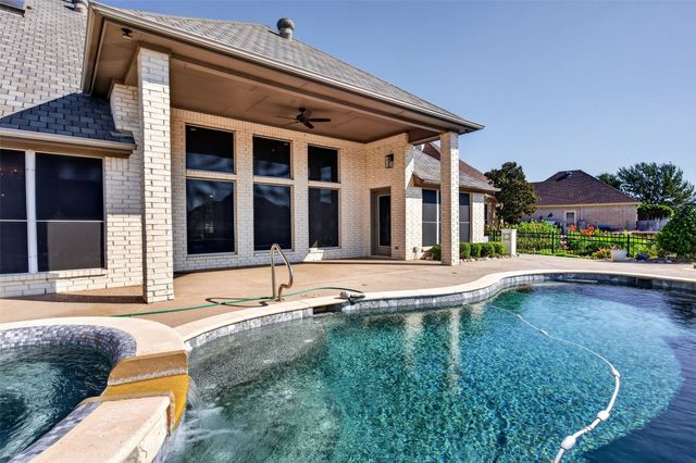 2612 Waters Edge Drive, Granbury, TX 76048