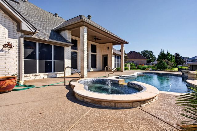 2612 Waters Edge Drive, Granbury, TX 76048