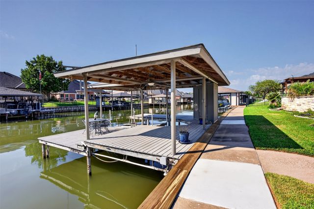 2612 Waters Edge Drive, Granbury, TX 76048