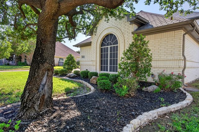 2612 Waters Edge Drive, Granbury, TX 76048