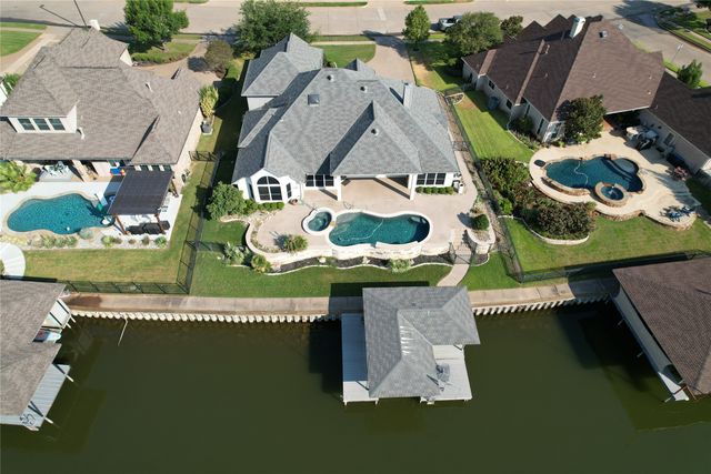 2612 Waters Edge Drive, Granbury, TX 76048