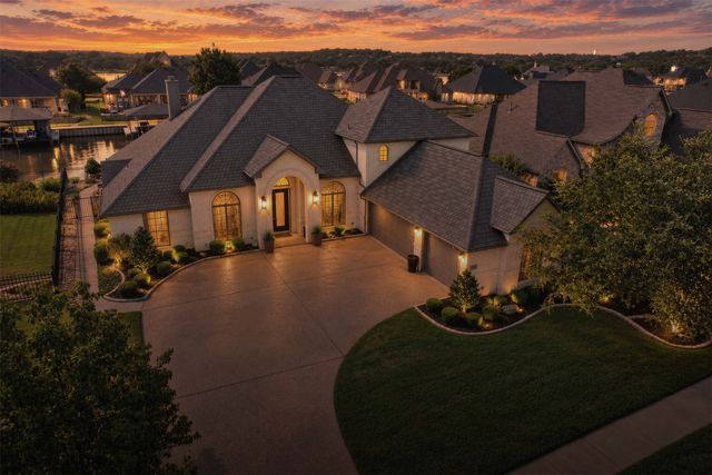 2612 Waters Edge Drive, Granbury, TX 76048