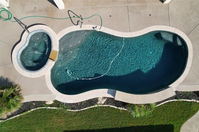 2612 Waters Edge Drive, Granbury, TX 76048