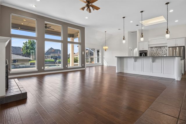 2612 Waters Edge Drive, Granbury, TX 76048