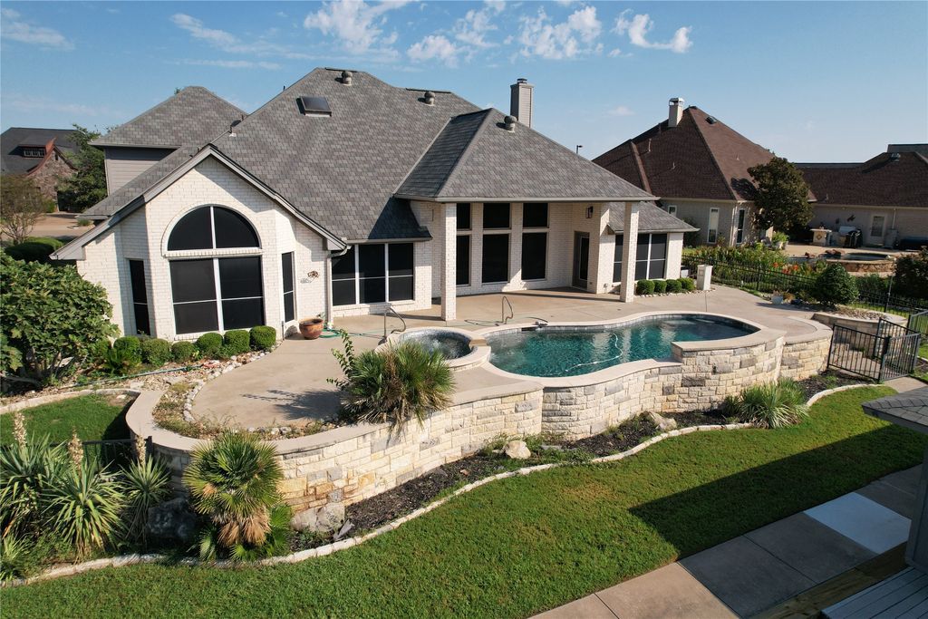 2612 Waters Edge Drive, Granbury, TX 76048 — photo 2