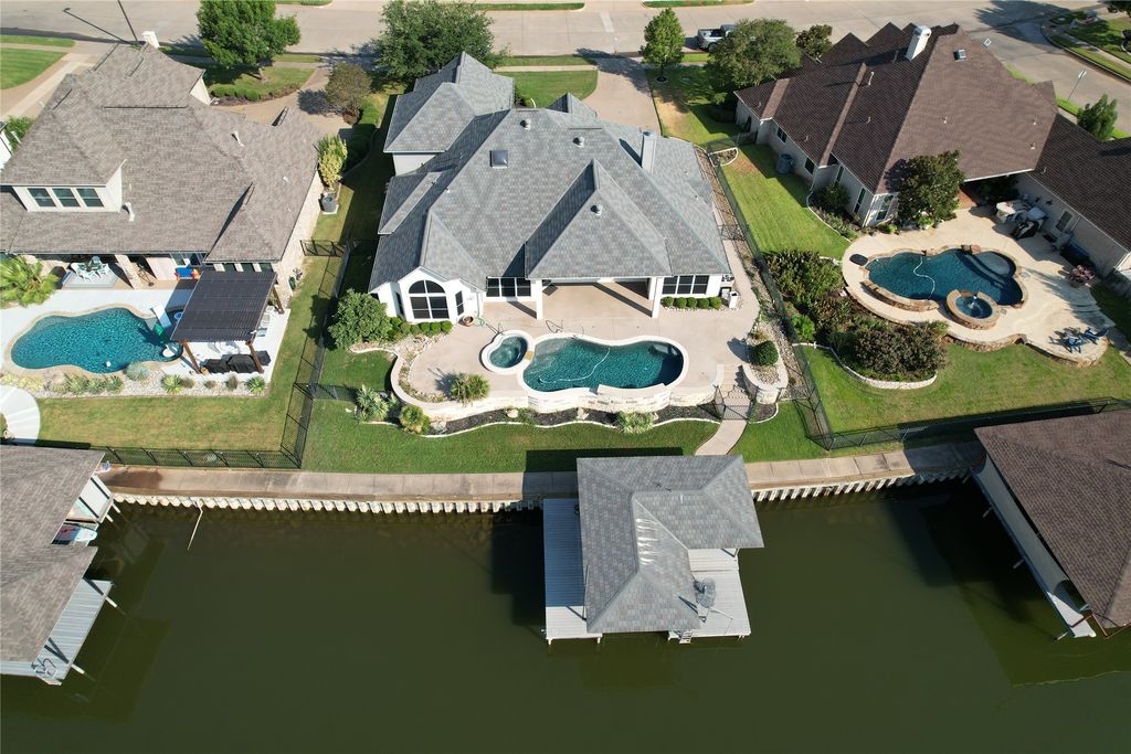 2612 Waters Edge Drive, Granbury, TX 76048 — photo 4