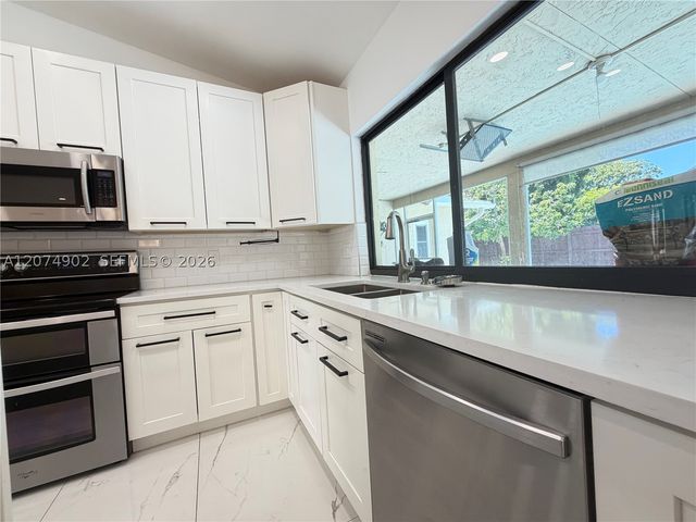 20888 Sugarloaf Ln 20888, Boca Raton, FL 33428
