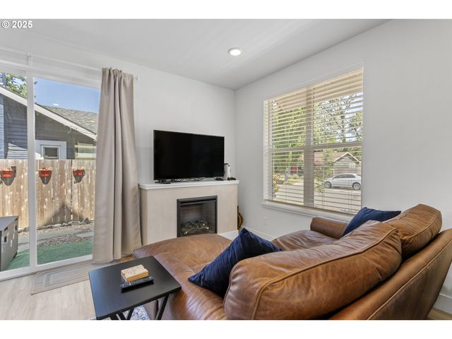 7557 N GILBERT Ave, Portland, OR 97203