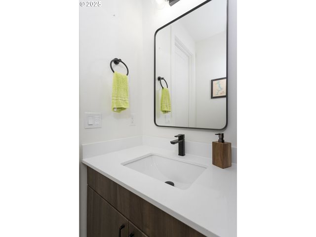 7557 N GILBERT Ave, Portland, OR 97203