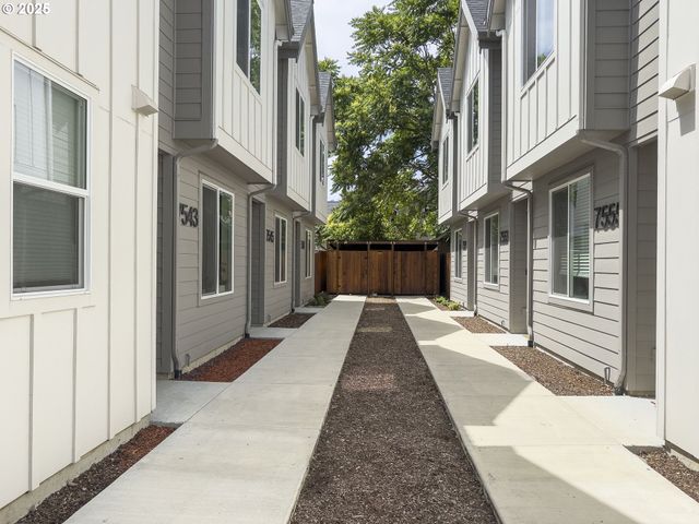 7557 N GILBERT Ave, Portland, OR 97203